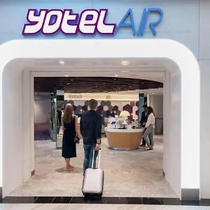 Yotelair Changi Airport Landside 4* Singapour