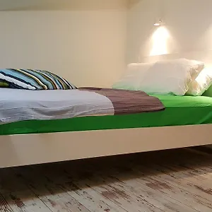 Hostel Pillows Party 
