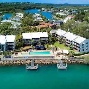 https://noosa-shores-resort.hotelssunshinecoast.net